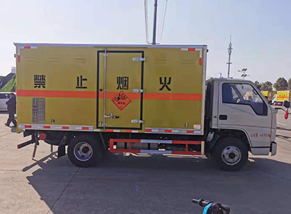 吉木萨尔爆破器材运输车技术升级与安全合规新趋势